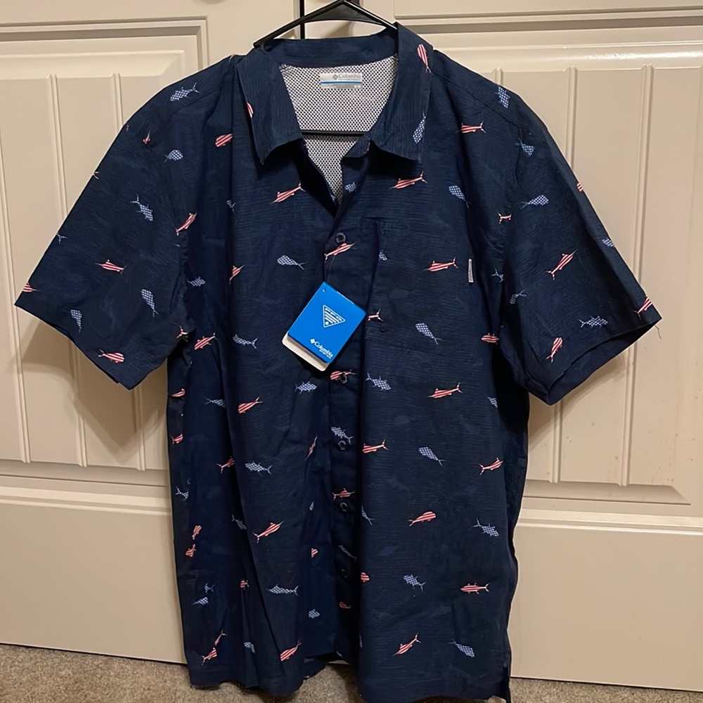 NWT mens Columbia PFG shirt. Size M!